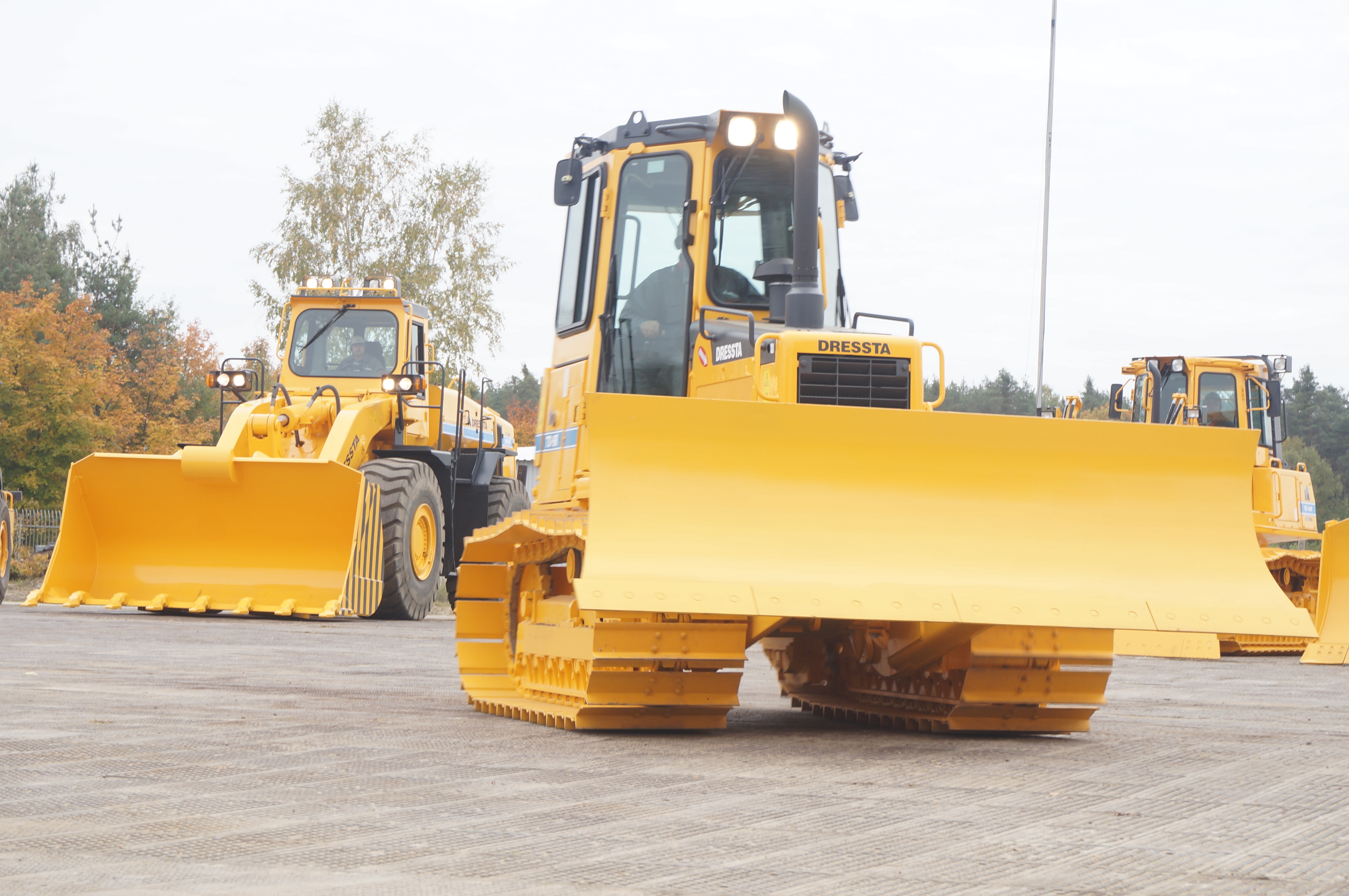 DRESSTA a prezentat noile sale game de utilaje