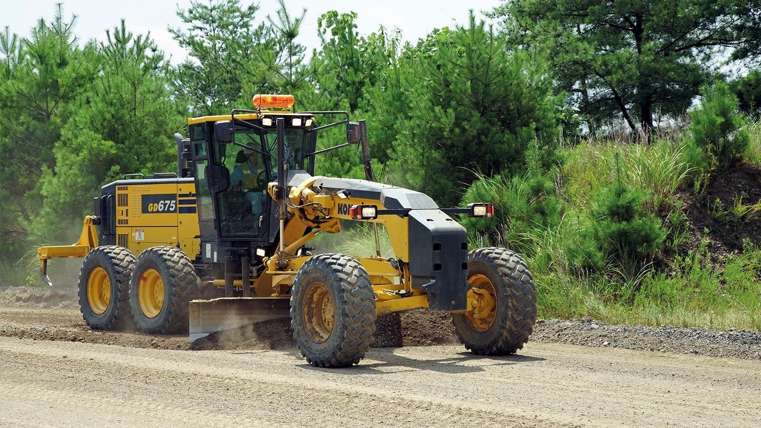 Komatsu prezintă noul autogreder GD675-7
