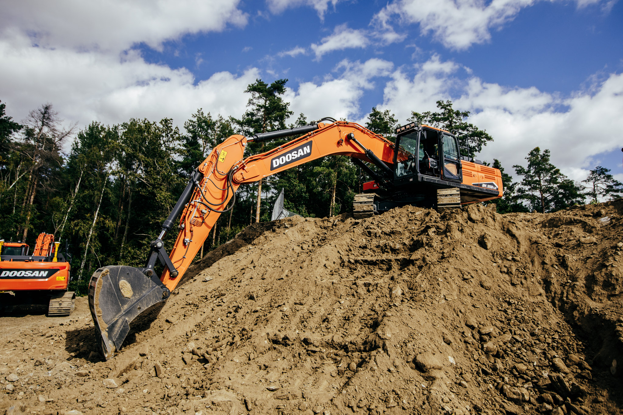 Doosan a prezentat noul excavator pe șenile DX350LC-7