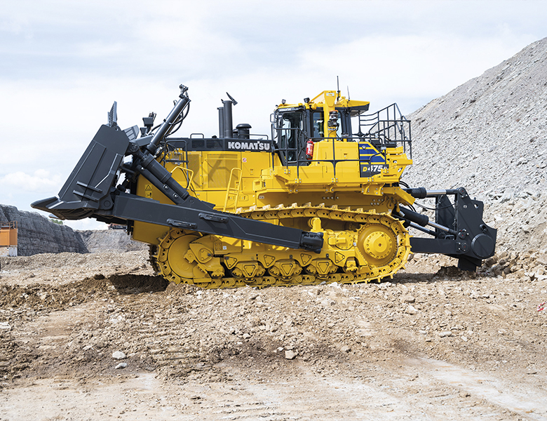 Primul buldozer Komatsu D475A-8 în acțiune