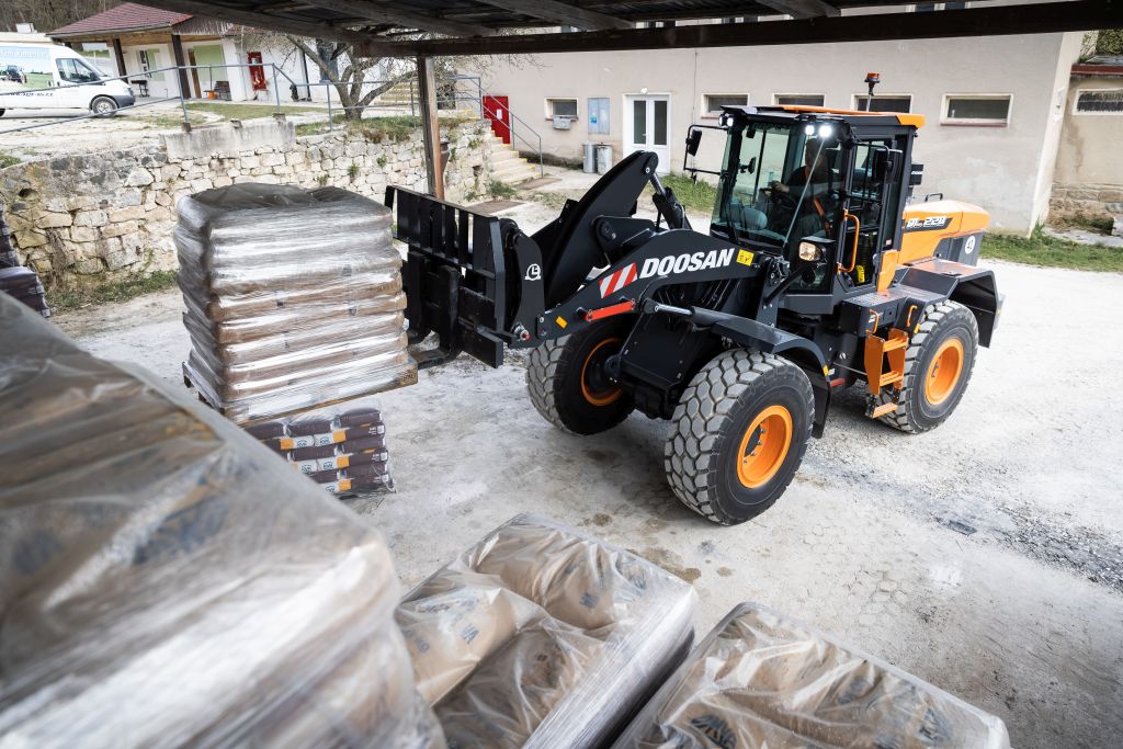 Doosan prezintă noi încărcătoare pe roți DL220-7 și DL250-7