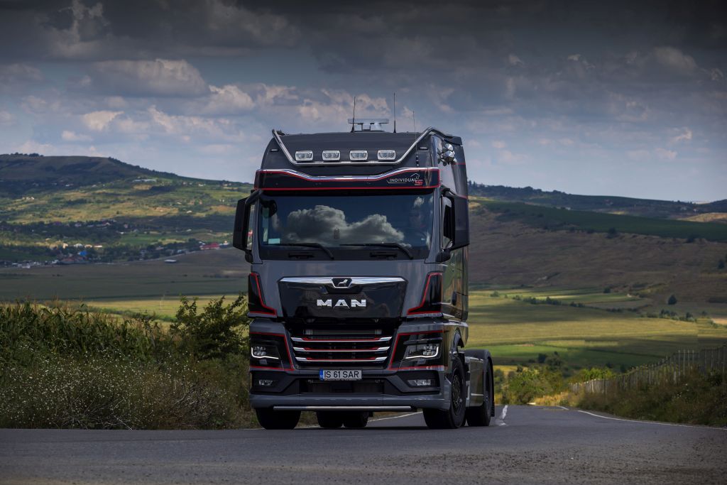 MHS Truck & Bus Group a livrat, în România, în premieră, prima unitate a ediției speciale MAN TGX Individual Lion S