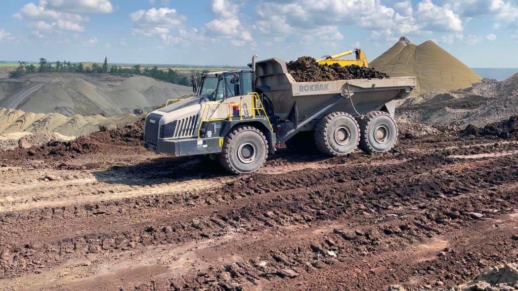 The Rokbak RA30 vs RA40: which dump truck is right for you?