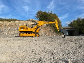 Two Liebherr excavators that differ through 55 years of mechanical development: a story about passion, technology and durability